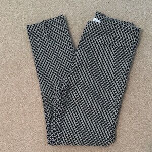 New Directions Black and White Diamond Pattern Pants